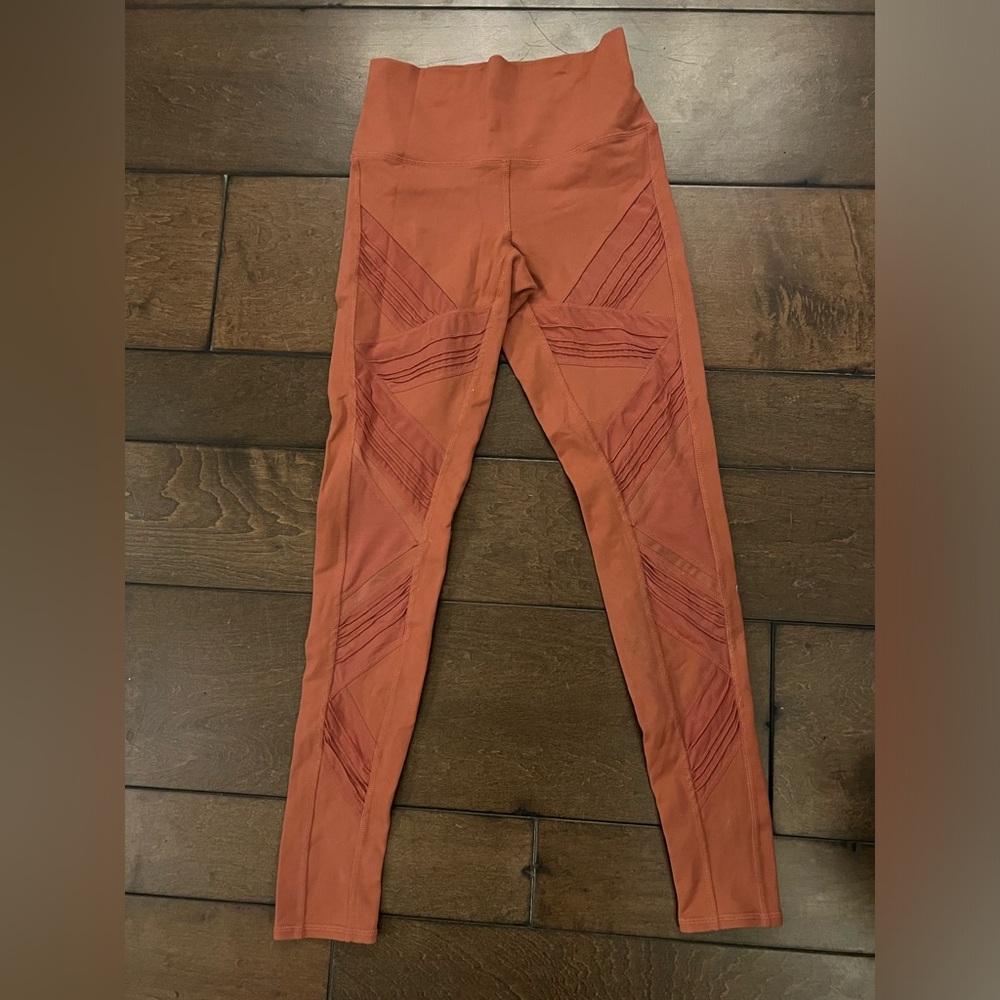 ALO Yoga High Waist Ultimate Mesh Leggings in Earth Glossy size 4-6
